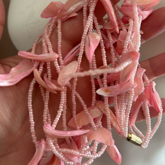 4/$50 sea shell summer beach Pink Beaded Necklace 18 inches 🐚 - Picture 8 of 8
